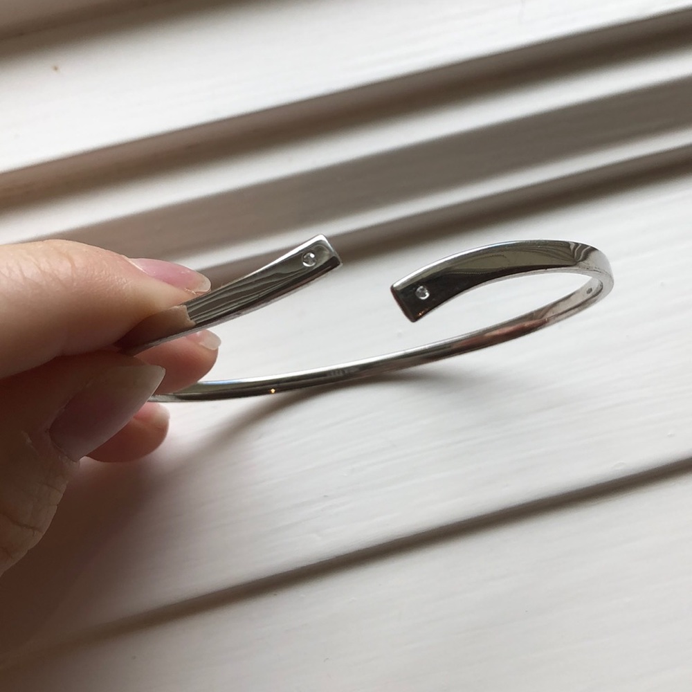 Thin silver bangle